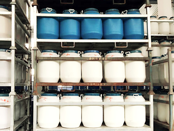 抗靜電劑生產(chǎn)廠家集化網(wǎng)告知您：抗靜電劑的分類及選擇